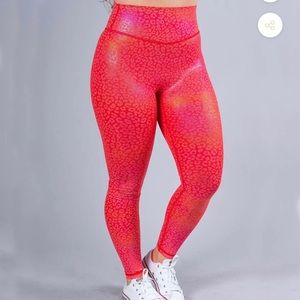 Til you collapse Effortless Scrunch Leggings - Red Iridescent Leopard size s